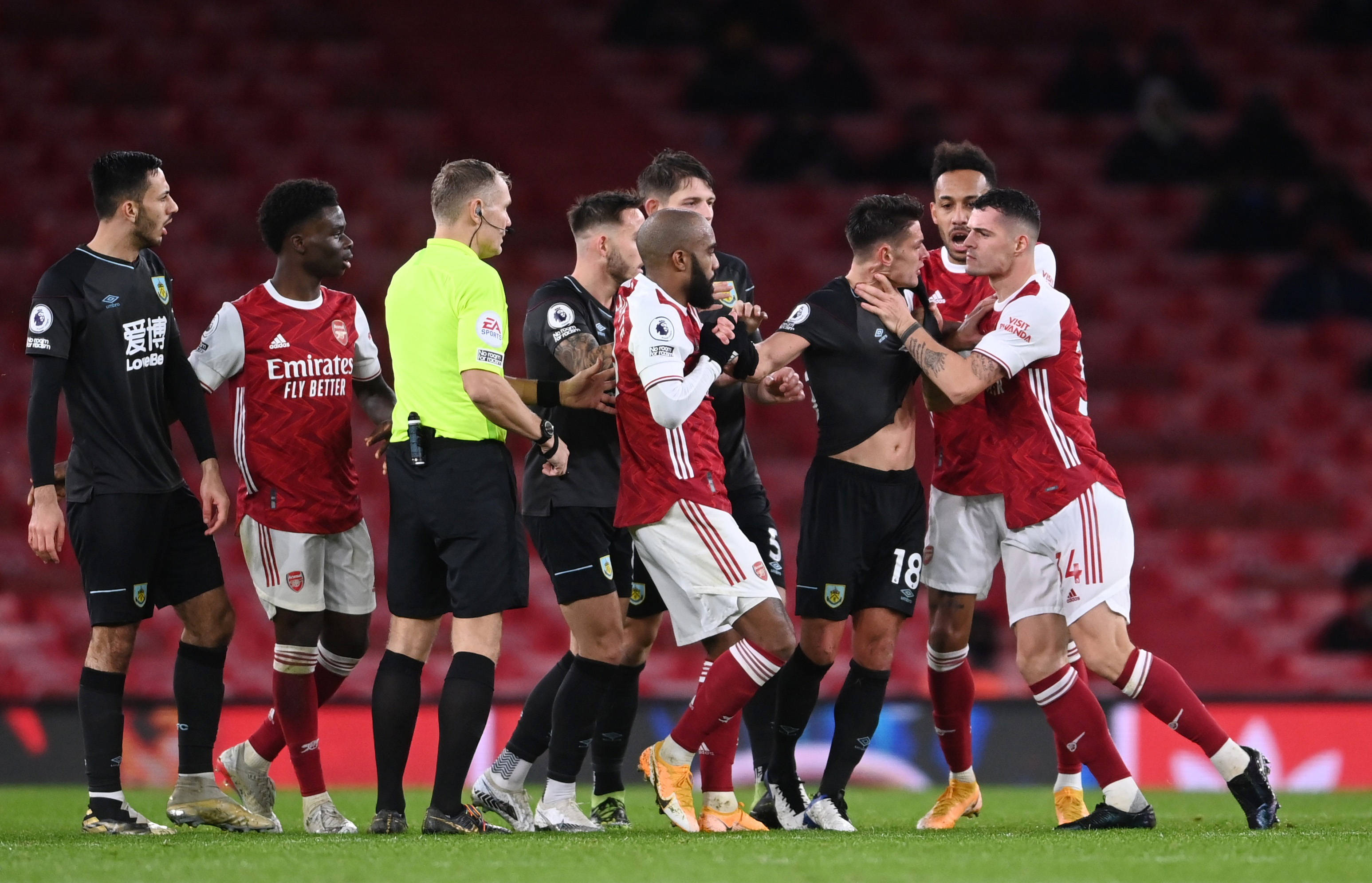 篮球赛场上 篮球赛场上